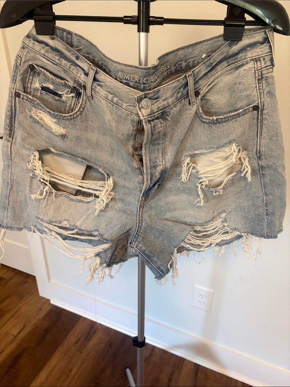 American Eagle Outfitters Light Wash Distressed Denim Shorts (NEVER WORN!)
